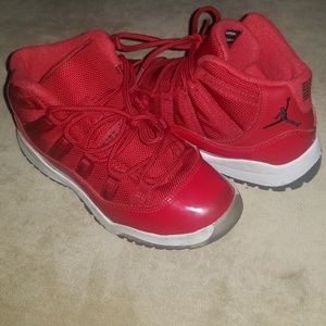 Boys jordan 11